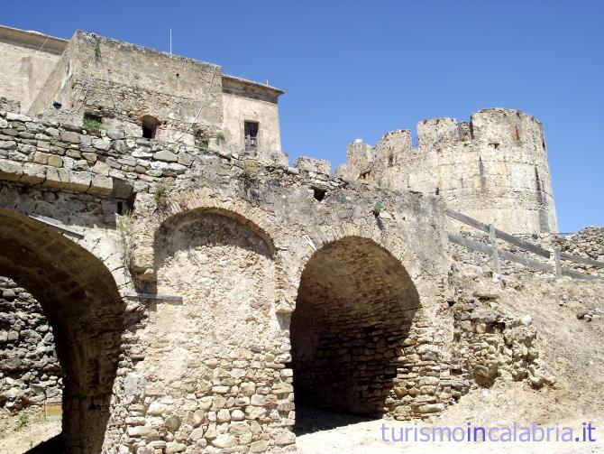 Archi e Torre del Castello