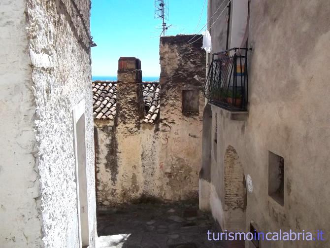 Scorcio tra i Vicoli a Rocca