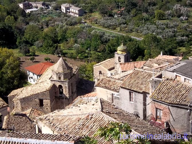 Panorma dal Castello, si osservano i tetti in Coppi e i campanili delle chiese di Cleto