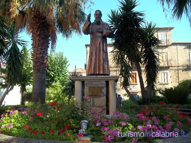 Statua Padre Pio Fuscaldo Marina