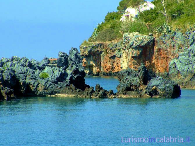 Scogli vicini all'Isola di Dino