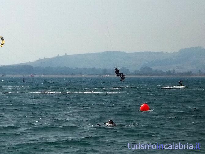Acrobazie in kitesurf in Calabria