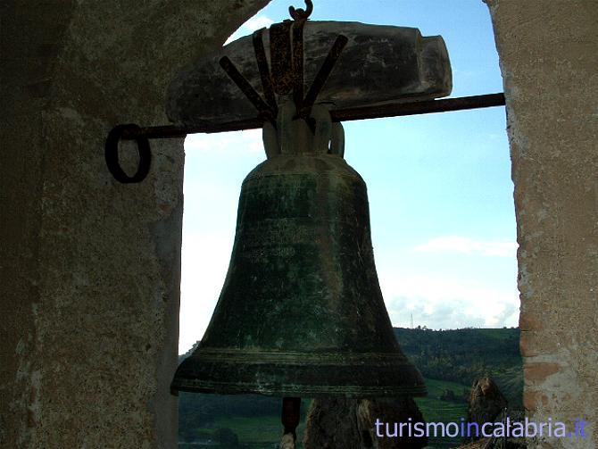 La campana della chiesa di Pentedattilo a Melito Porto Salvo