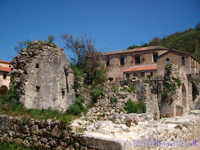 Tra i Ruderi e il Nuovo Convento