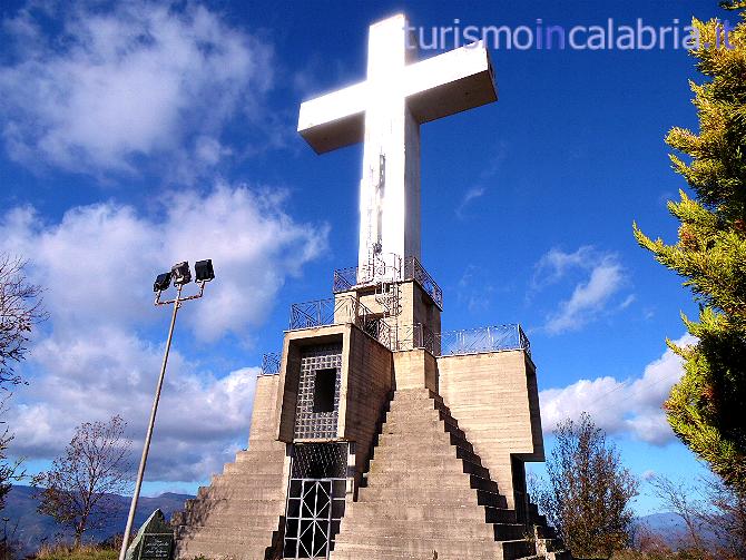 La Croce, posta su un'altura di Conflenti, dove avvenne l'apparizione miracolosa della Madonna di Visora
