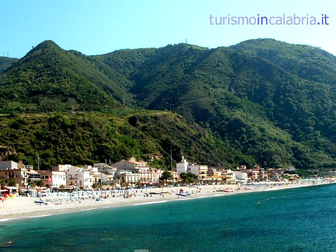 Spiaggia di Scilla con Montagna