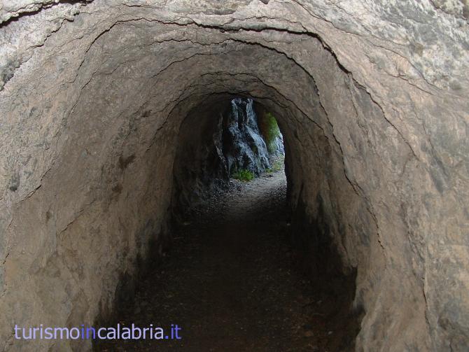 Sentiero Grotta Arcomagno