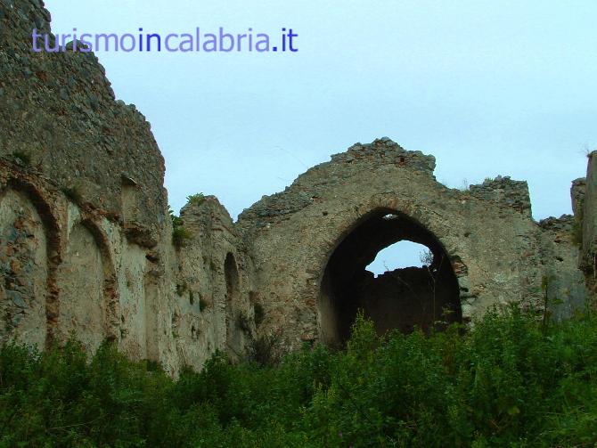 Tra le Mura dell'Antica Cirella