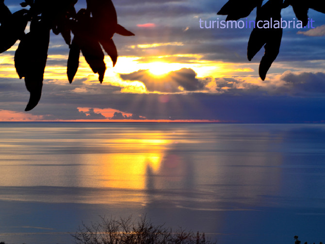 Il Sole al Tramonto sul Mare