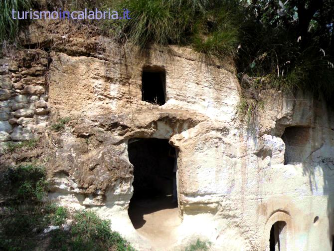 Grotte abitate dai monaci Basiliani a Zungri