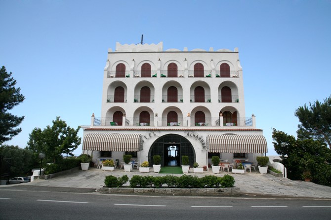 HOTEL ALHAMBRA