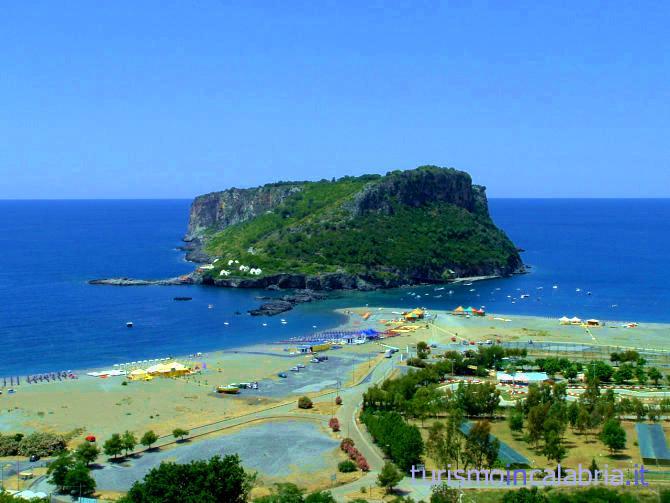 L'Isola di Dino davanti alla Baia