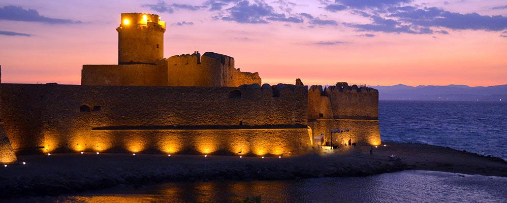 Il Castello al Tramonto - Le Castella (Kr)