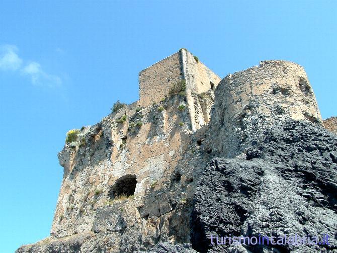 Torre Fiuzzi dal basso