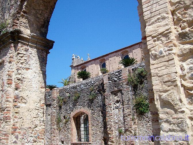 Scorcio dal Colonnato del Convento