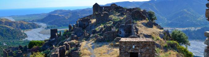 Amendolea Vecchia e il Castello Ruffo