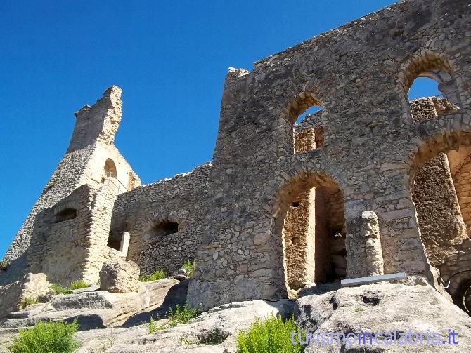 Arcate Castello di Cleto