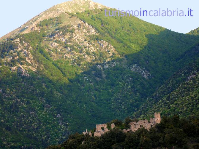 Ruderi sulle montagne del Pollino