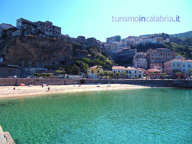 Uno sguardo su Pizzo dal mare