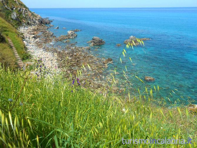 Spiaggia con Scogli a Briatico