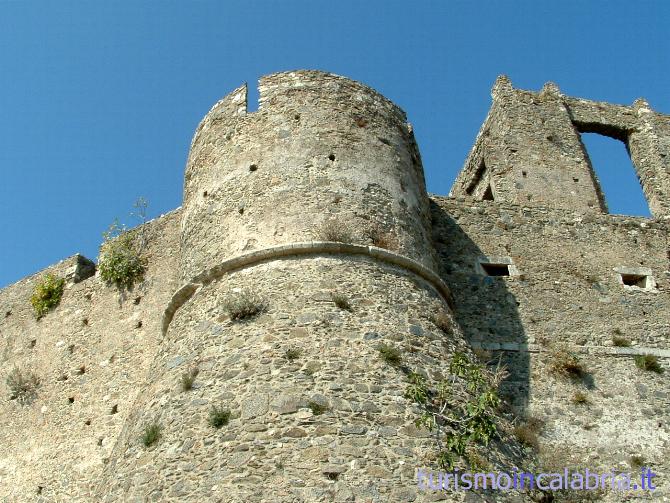 La Torre cicilindrica del Castello Normanno di Squillace